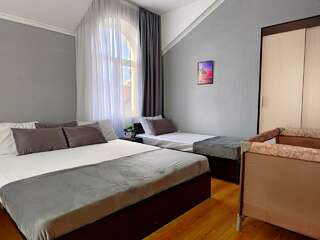 Гостевой дом La Familia Анапа 5-местный номер полулюкс с балконом-7