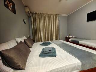 Гостевой дом La Familia Анапа 3-местный номер улучшенный-3